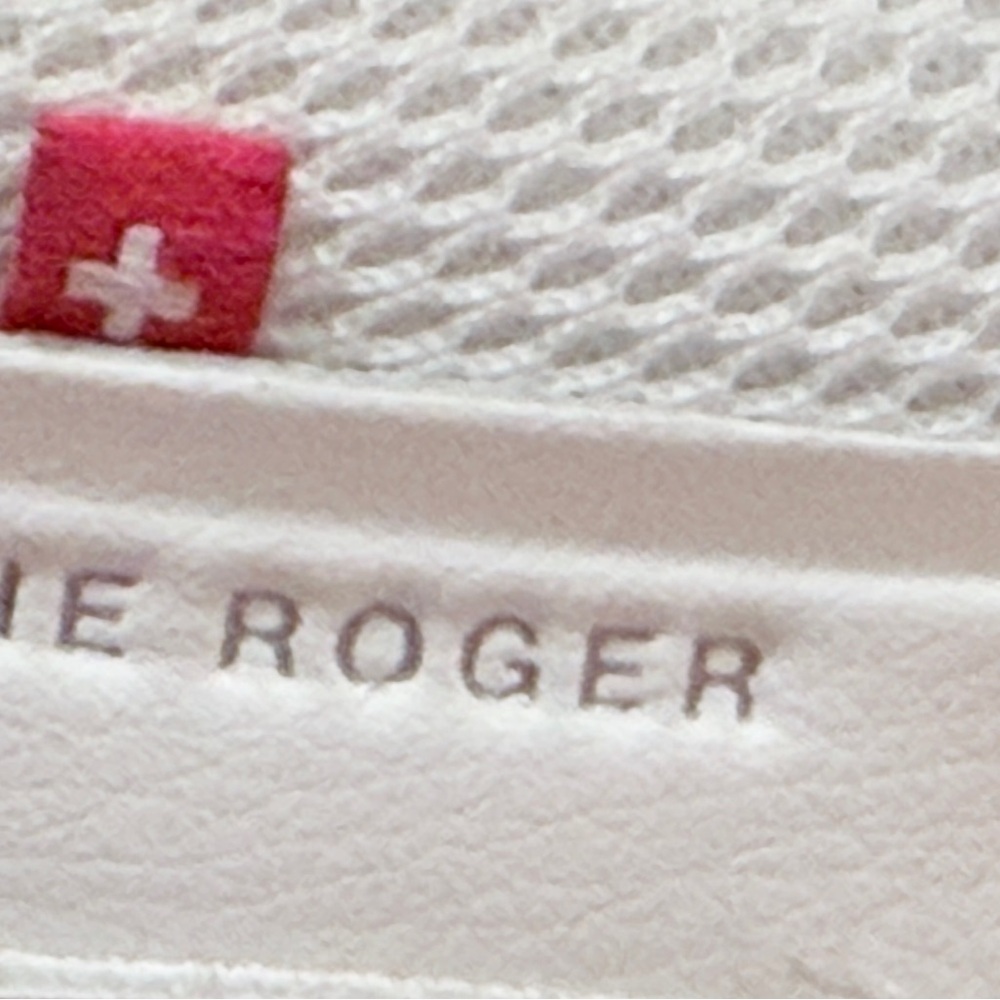 On THE ROGER Advantage - Picture 4 of 13